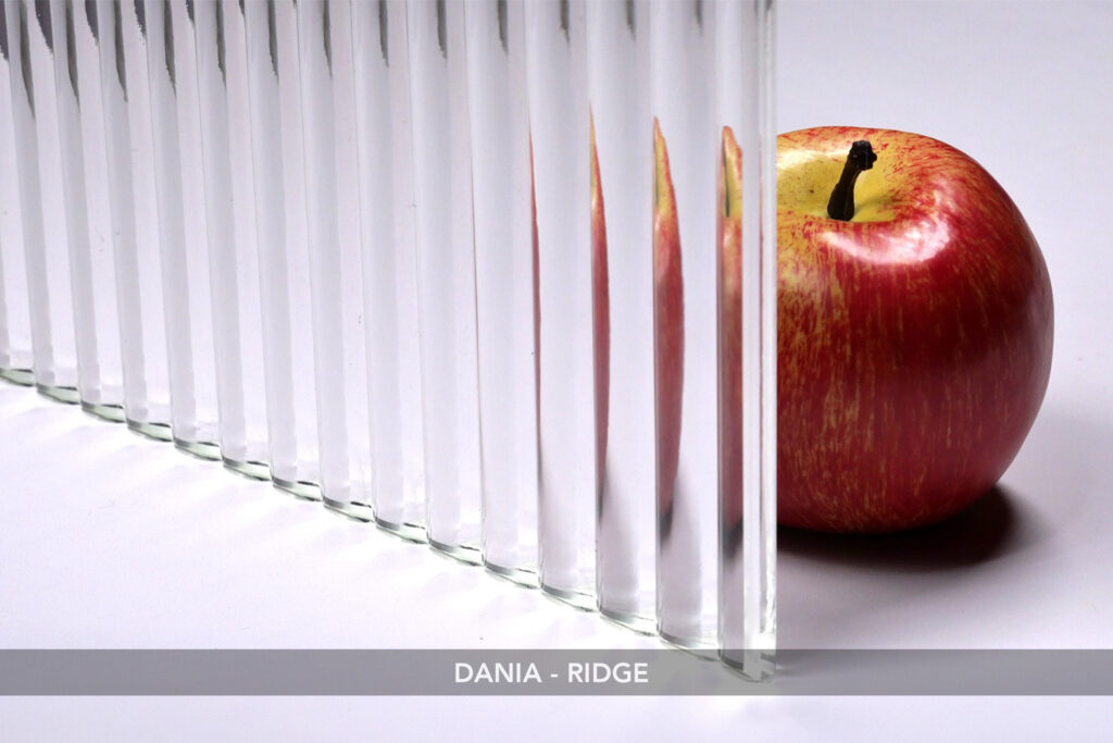 Kaca Bergaris Vertikal