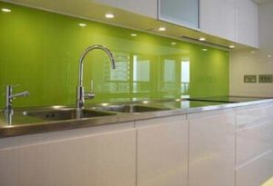 harga backsplash kaca