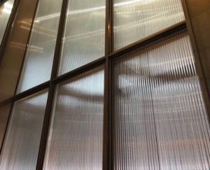 kaca es untuk jendela